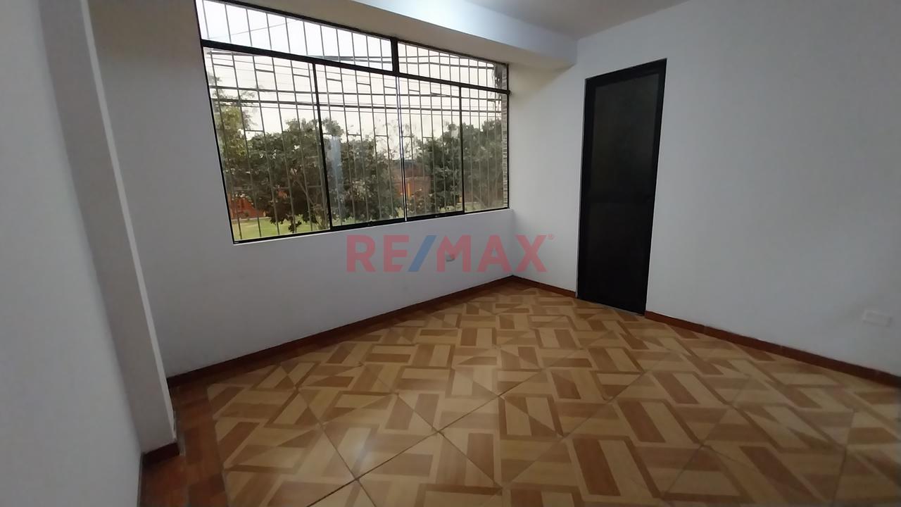Casa De 3 Pisos Frente A Parque | Vivienda Y Negocio En Una Sola Propiedad – Carabayllo — foto 9