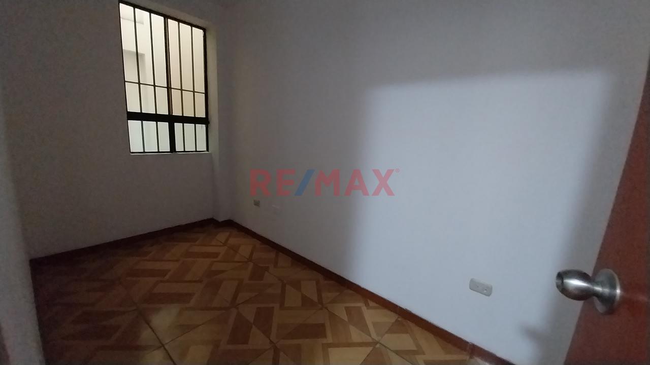 Casa De 3 Pisos Frente A Parque | Vivienda Y Negocio En Una Sola Propiedad – Carabayllo — foto 7