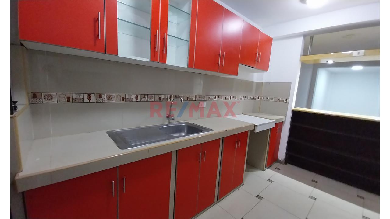 Casa De 3 Pisos Frente A Parque | Vivienda Y Negocio En Una Sola Propiedad – Carabayllo — foto 4