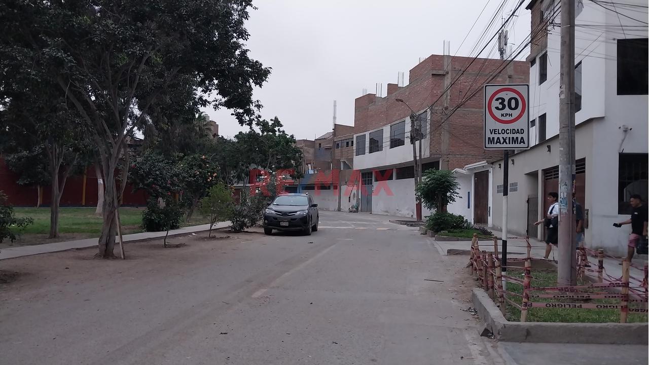Casa De 3 Pisos Frente A Parque | Vivienda Y Negocio En Una Sola Propiedad – Carabayllo — foto 15