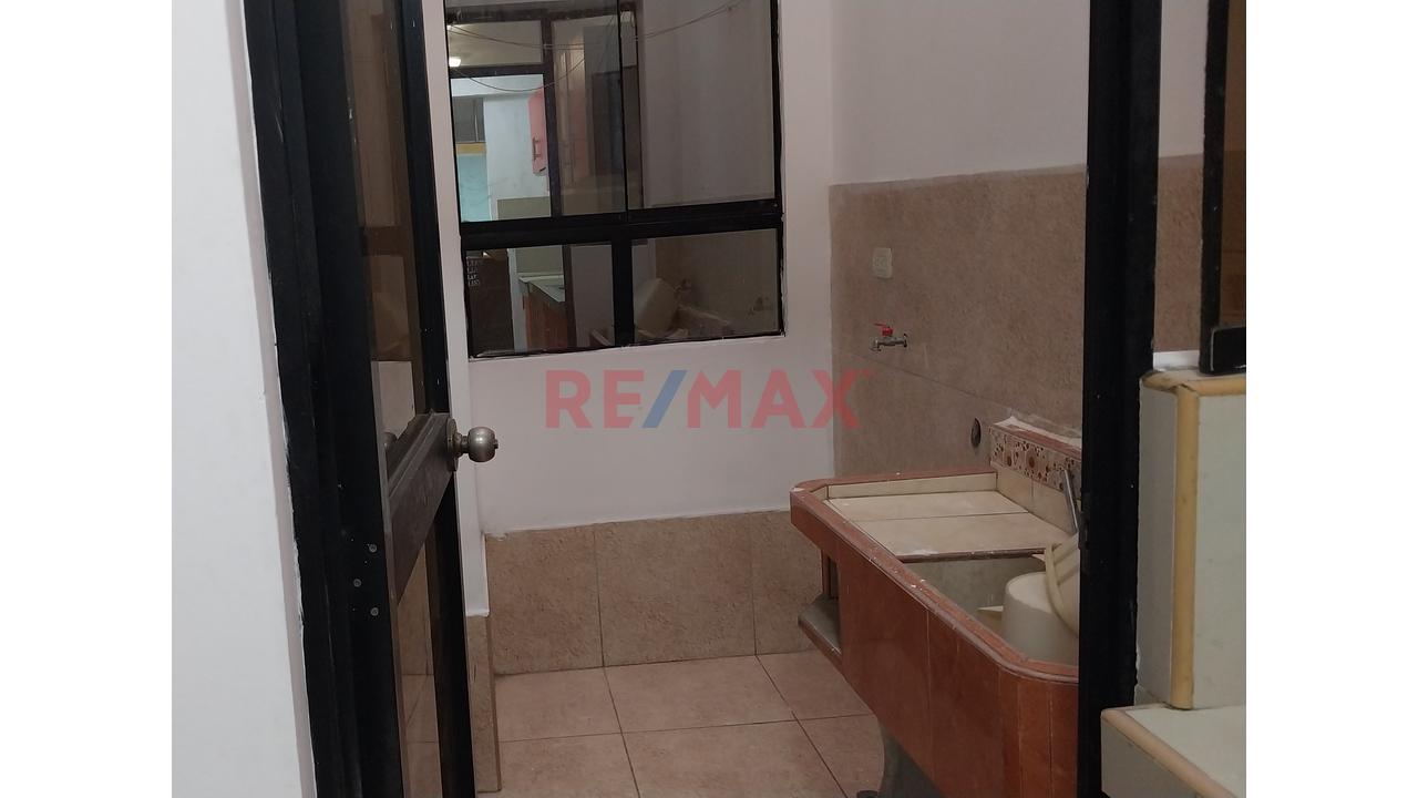 Casa De 3 Pisos Frente A Parque | Vivienda Y Negocio En Una Sola Propiedad – Carabayllo — foto 6