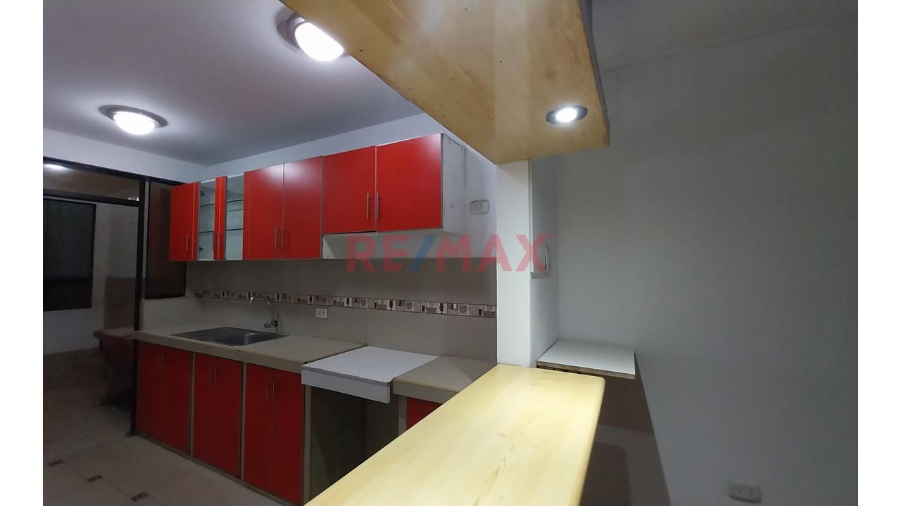 Casa De 3 Pisos Frente A Parque | Vivienda Y Negocio En Una Sola Propiedad – Carabayllo — foto 5