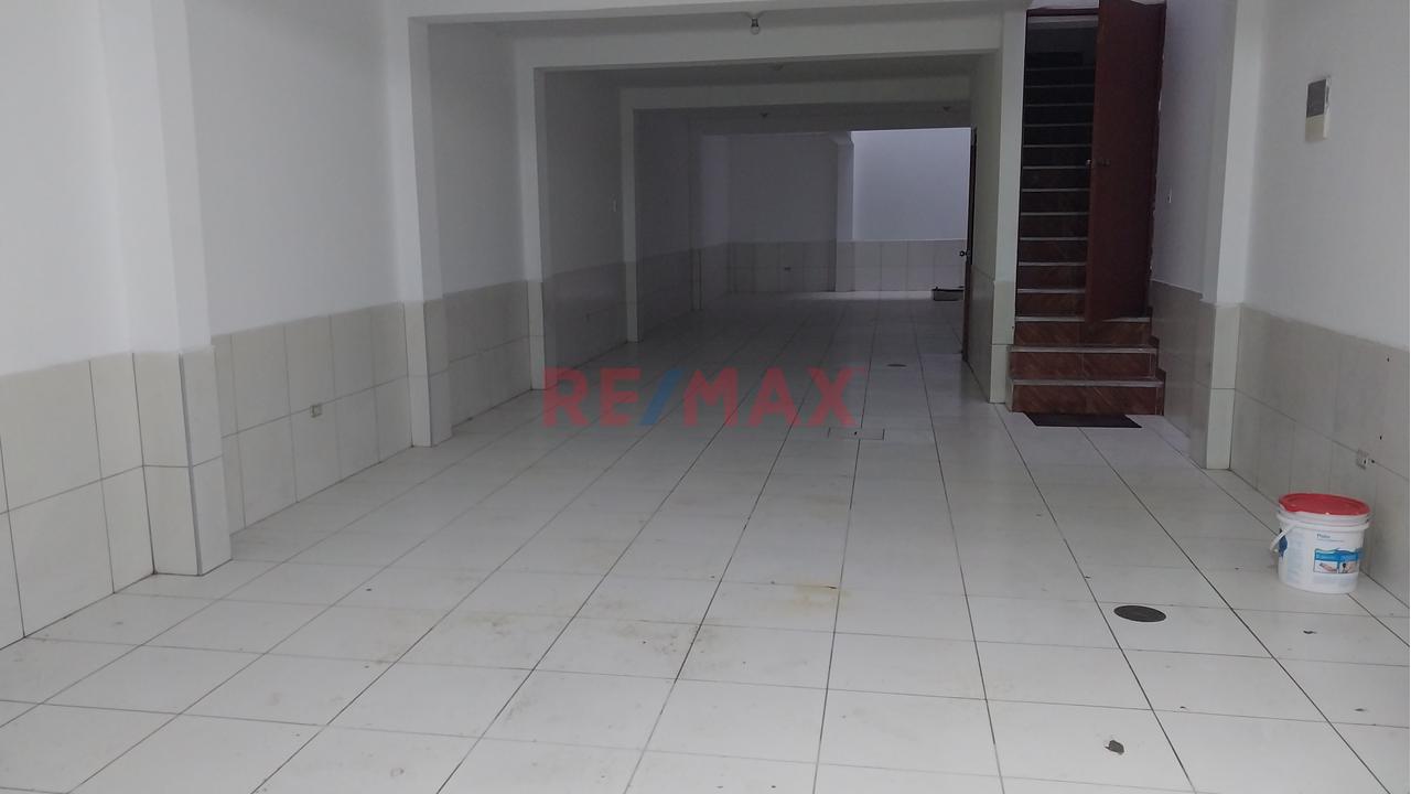 Casa De 3 Pisos Frente A Parque | Vivienda Y Negocio En Una Sola Propiedad – Carabayllo — foto 2