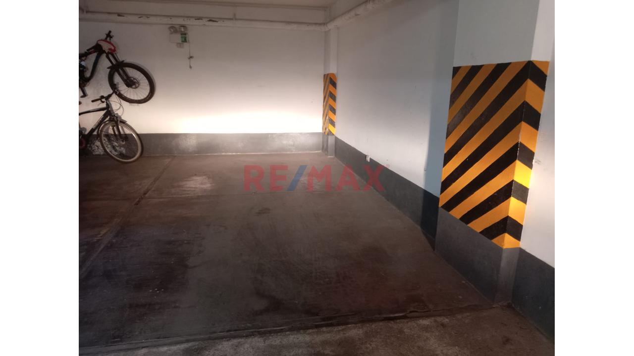 ¡Oportunidad En Surco! Amplio Departamento De 3 Dormitorios + Estacionamiento En Urb. Vista Alegre - 20