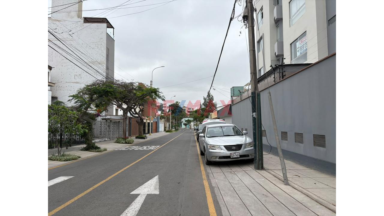 ¡Oportunidad En Surco! Amplio Departamento De 3 Dormitorios + Estacionamiento En Urb. Vista Alegre - 21