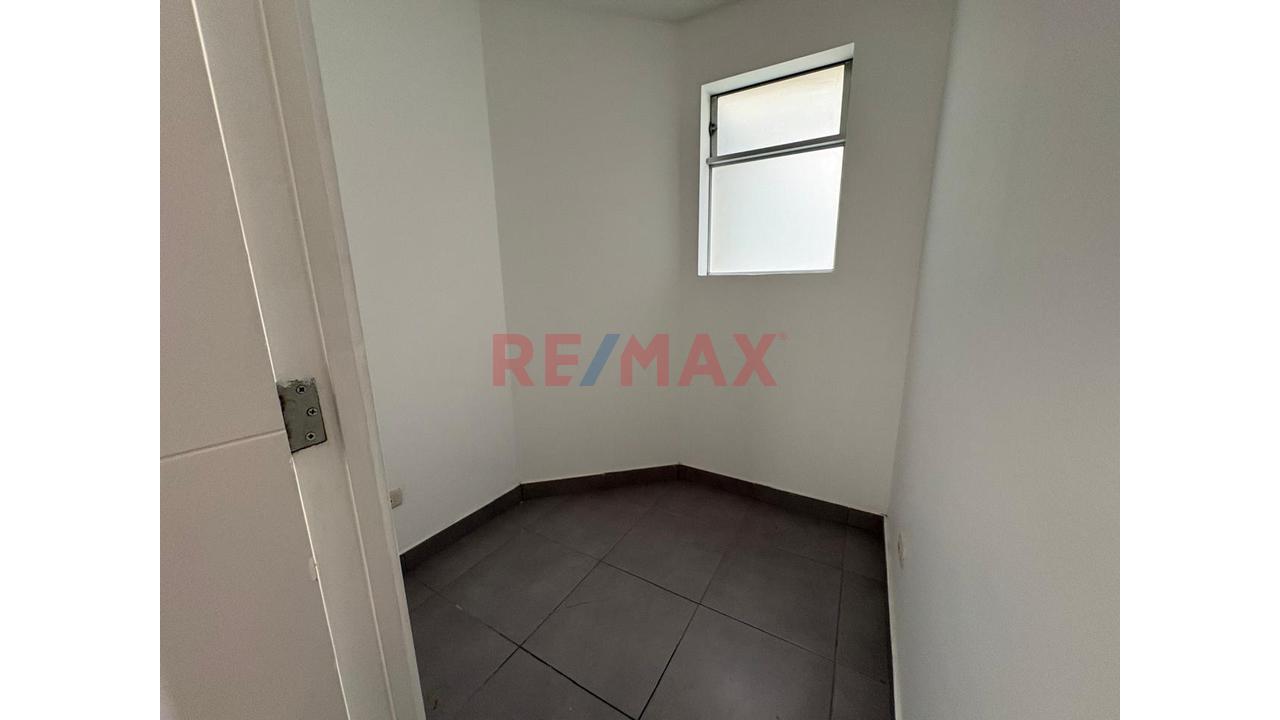 ¡Oportunidad En Surco! Amplio Departamento De 3 Dormitorios + Estacionamiento En Urb. Vista Alegre - 19