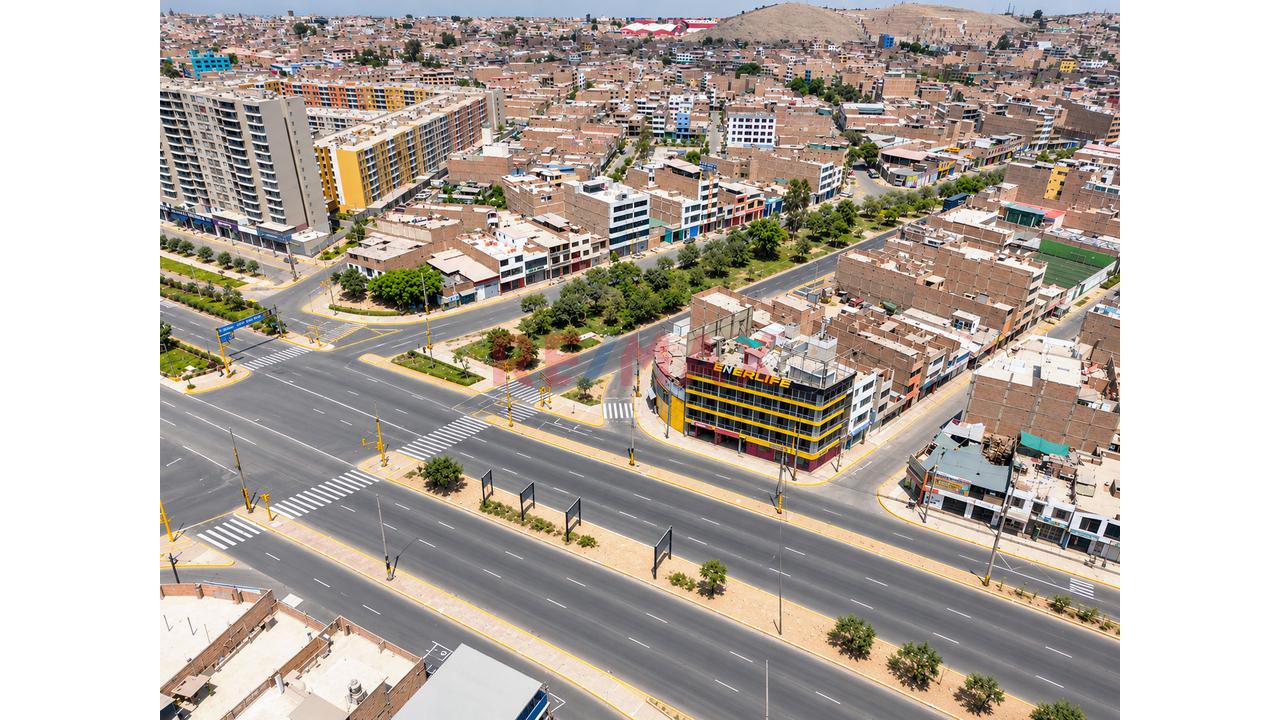 Alquiler De Local Comercial En La Misma Av Bertelo - 12