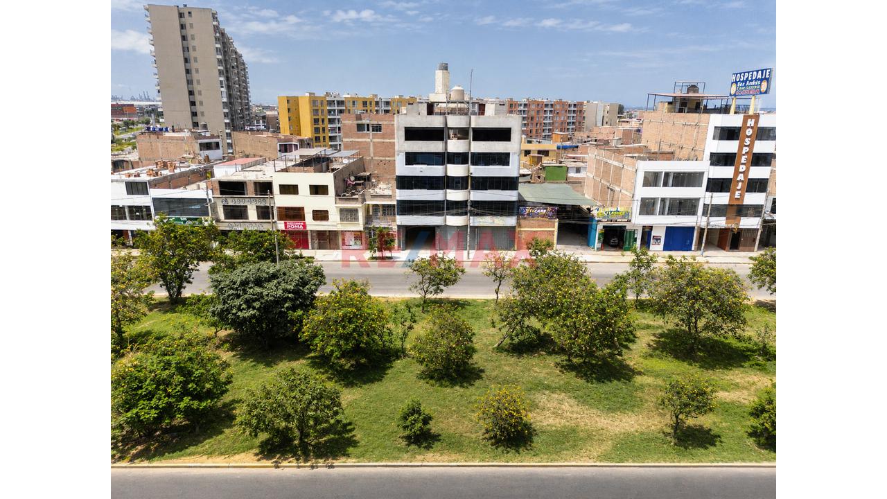 Alquiler De Local Comercial En La Misma Av Bertelo - 6