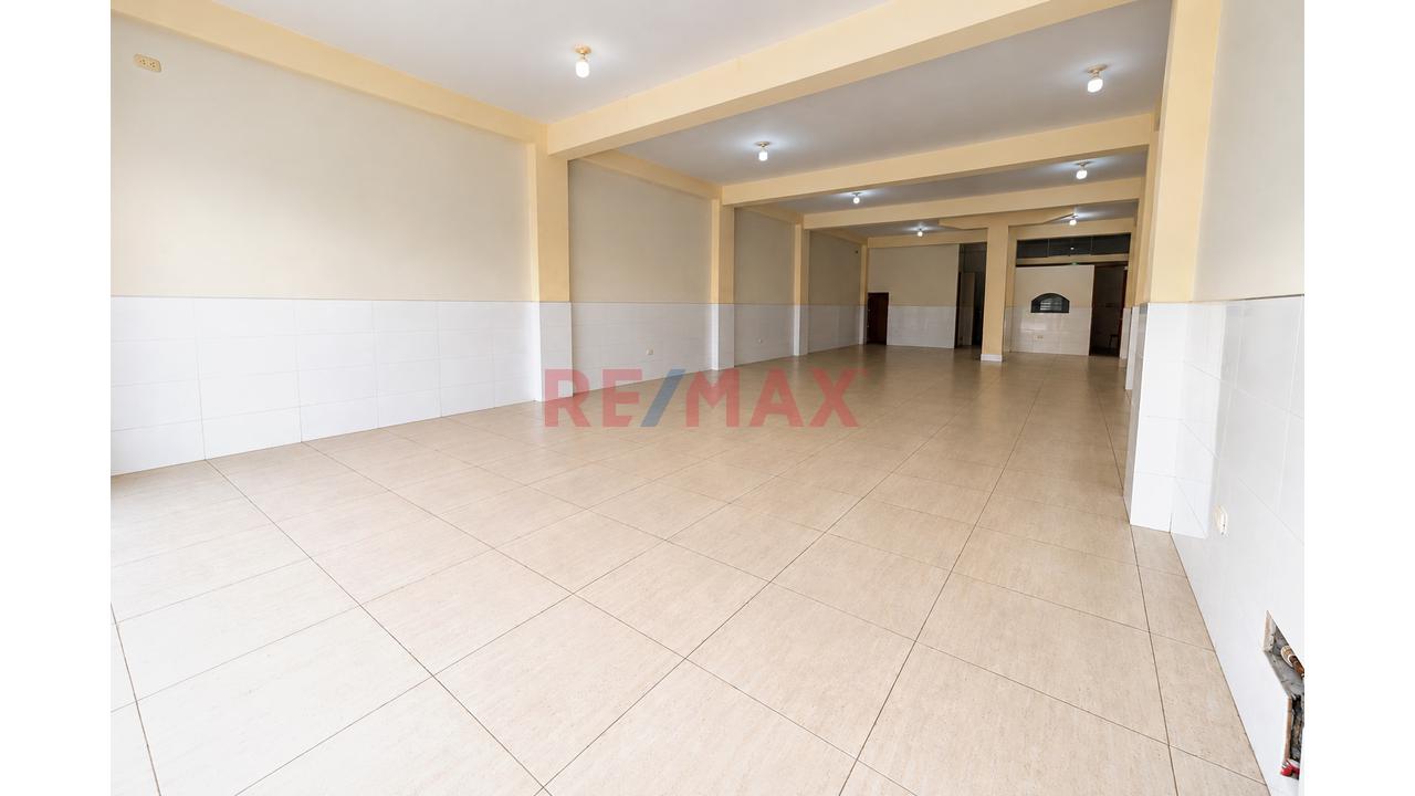 Alquiler De Local Comercial En La Misma Av Bertelo - 4