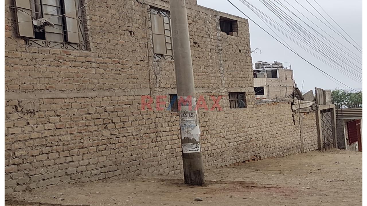 ¡Oportunidad En Comas! Casa A Precio De Terreno De 238M² En Esquina/Doble Frente - Ideal Vivienda Negocio En Comas. S/. 403,560.00 – Usd 118,000.00 — foto 4