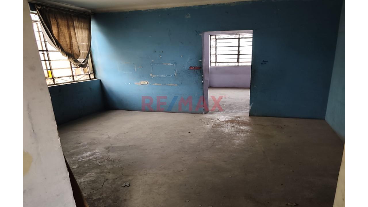 ¡Oportunidad En Comas! Casa A Precio De Terreno De 238M² En Esquina/Doble Frente - Ideal Vivienda Negocio En Comas. S/. 403,560.00 – Usd 118,000.00 — foto 8