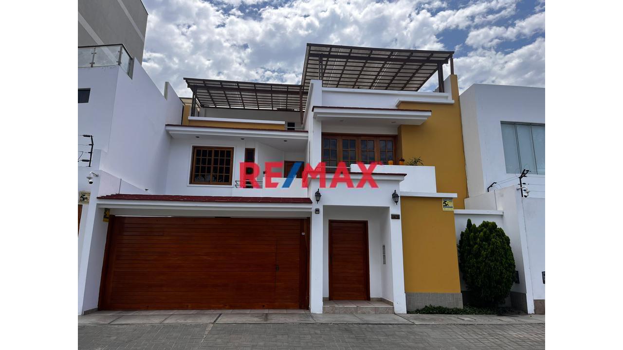Hermosa Casa En El Golf - Venta - 1