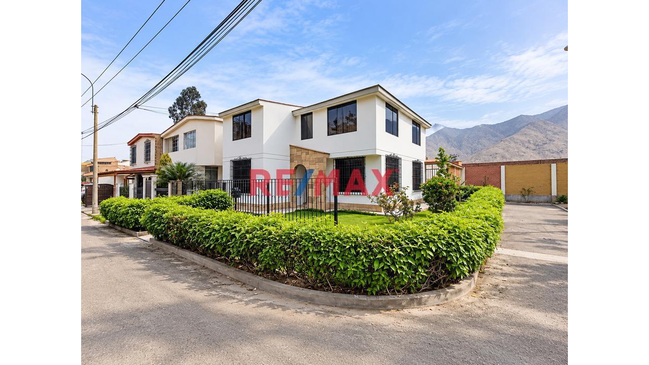 Casa En Alquiler – Club Residencial Los Girasoles | Huampaní - 1