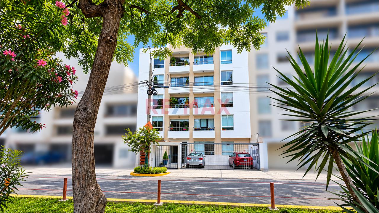 Departamento En Alquiler En Surquillo, 2 Habitaciones, 2 Baños Completos Más Baño De Servicio Y 82 M² Totales — foto 2