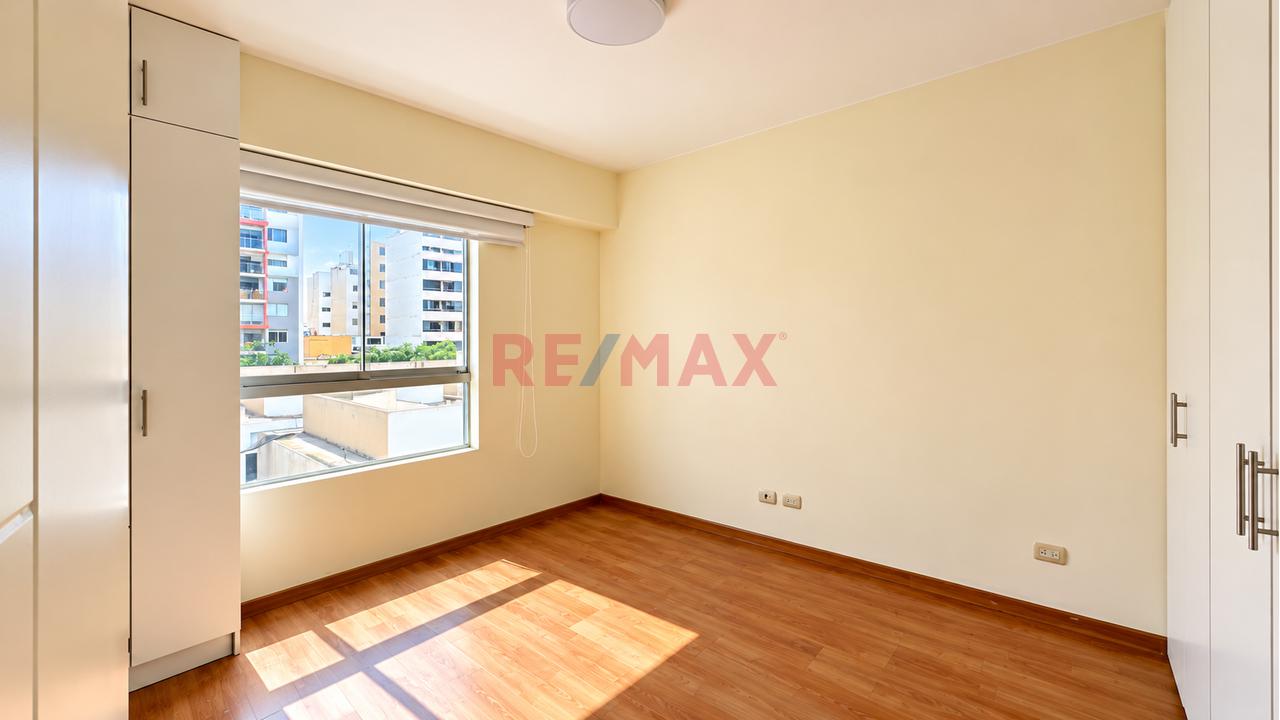 Departamento En Alquiler En Surquillo, 2 Habitaciones, 2 Baños Completos Más Baño De Servicio Y 82 M² Totales — foto 9