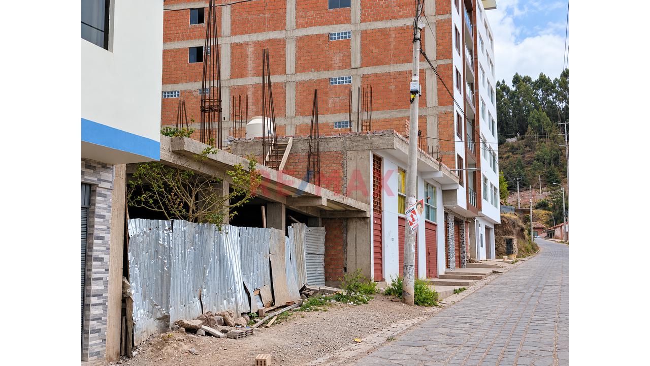 🏢🔥 ¡Excelente Oportunidad! Terreno Con Construcción En Venta En Balconcillo – Cusco 🏗️✨ - 3