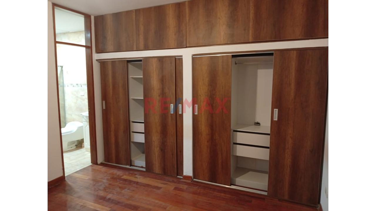 ¡Espectacular Departamento Con Sótano Y Piscina En Exclusiva Zona De Las Colinas De La Molina! 🌟 — foto 7