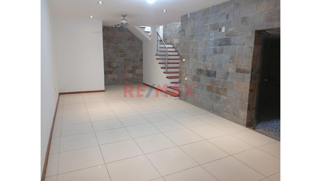 ¡Espectacular Departamento Con Sótano Y Piscina En Exclusiva Zona De Las Colinas De La Molina! 🌟 — foto 9