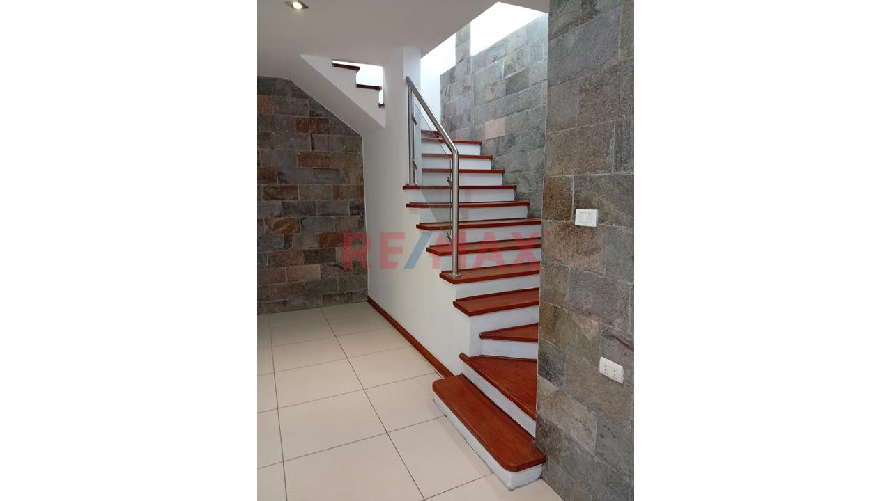 ¡Espectacular Departamento Con Sótano Y Piscina En Exclusiva Zona De Las Colinas De La Molina! 🌟 — foto 8