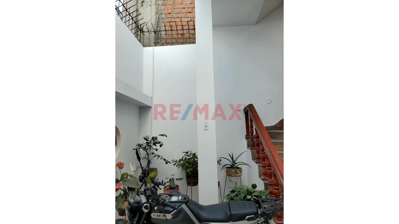 ¡Casa De 3 Pisos En Venta – Urb. Vipol! - 4