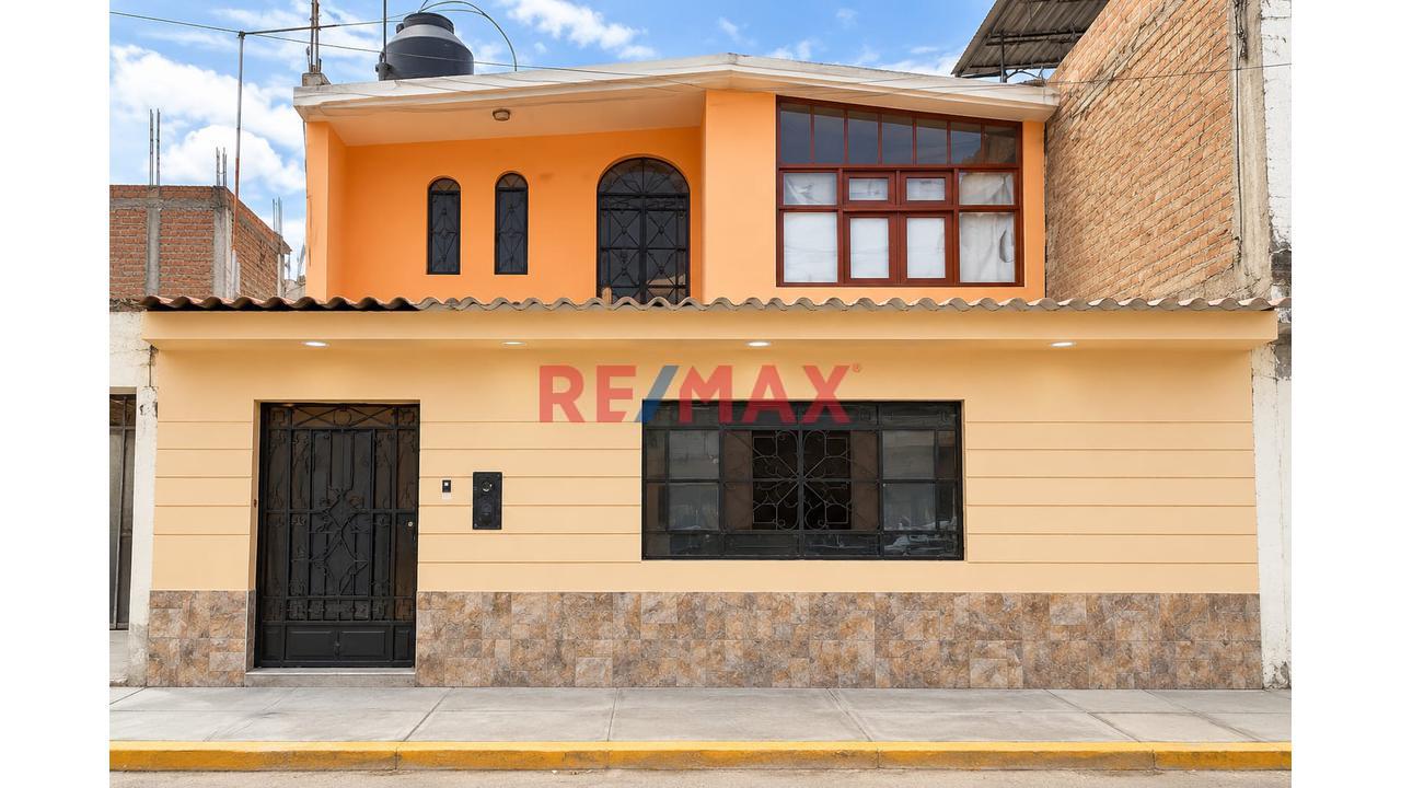 Casa Urbana En Venta Centro De Lambayeque - 1