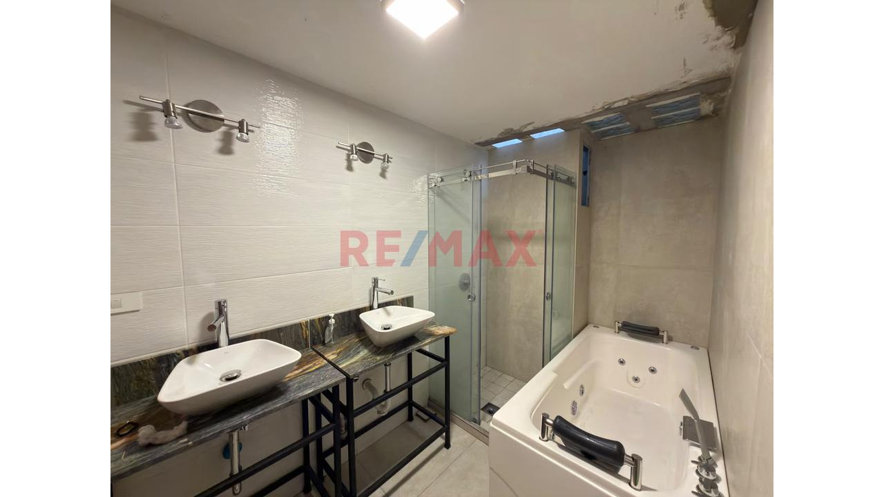 Casa/ Oficina - En Venta Alt. Cuadra 28. Av. Benavides! — foto 11