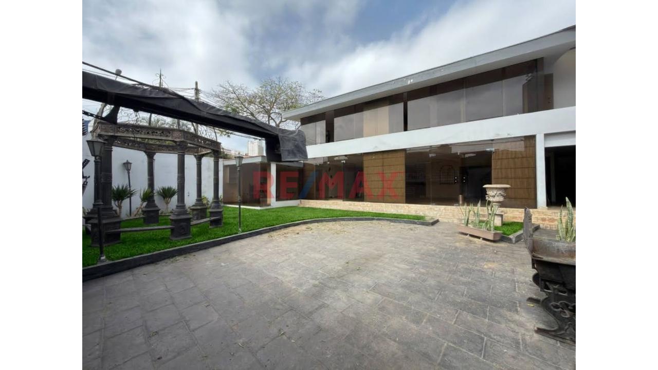 Casa/ Oficina - En Venta Alt. Cuadra 28. Av. Benavides! — foto 3