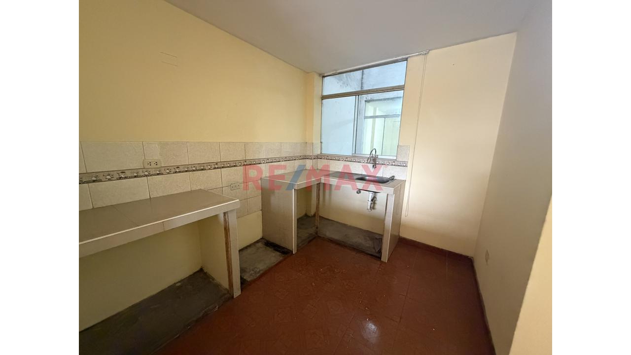 Venta De Departamento 3Er Piso Con Azotea En Las Casuarinas - Trujillo — foto 4