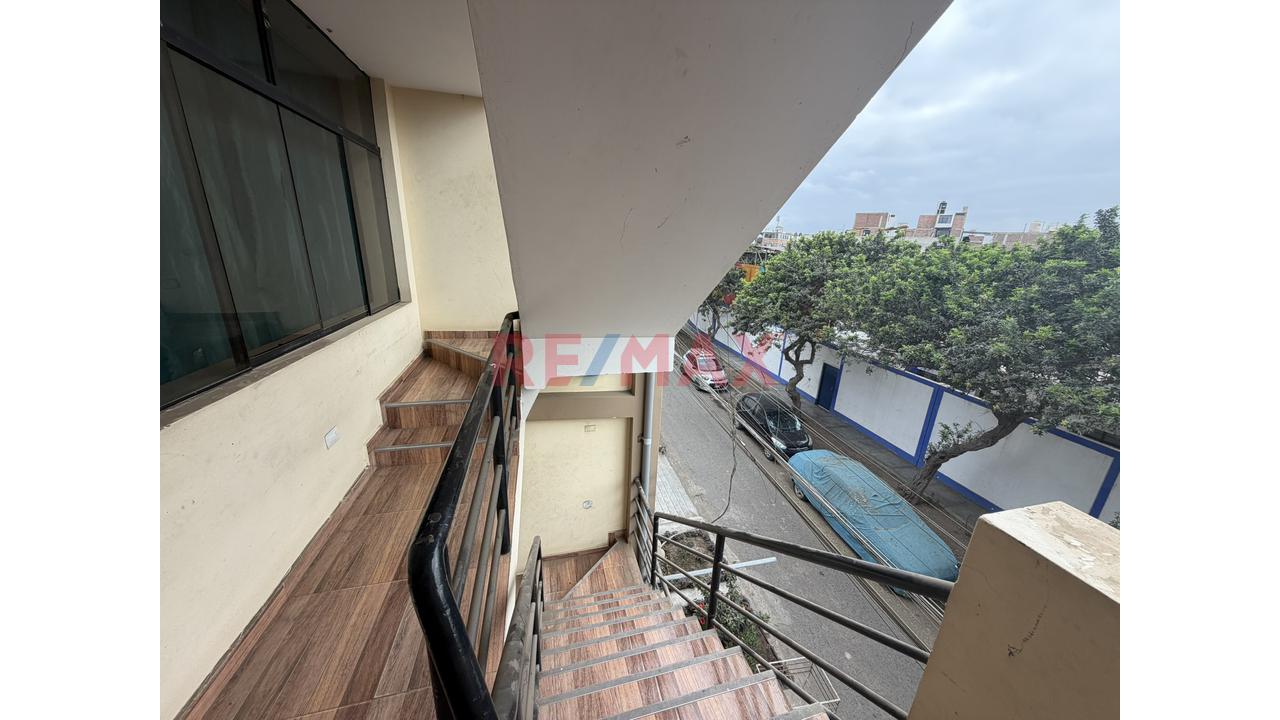 Venta De Departamento 3Er Piso Con Azotea En Las Casuarinas - Trujillo — foto 8