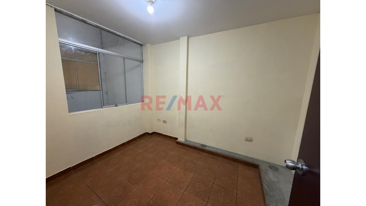 Venta De Departamento 3Er Piso Con Azotea En Las Casuarinas - Trujillo — foto 5