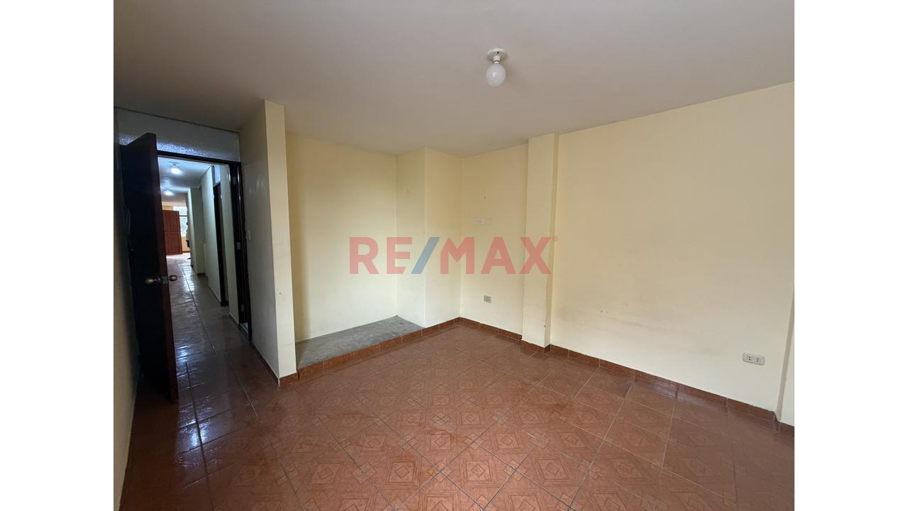 Venta De Departamento 3Er Piso Con Azotea En Las Casuarinas - Trujillo — foto 6
