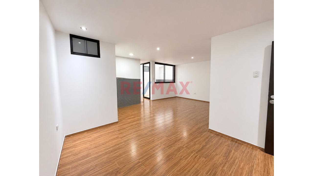 Edificio De 5 Pisos En Venta En Urb Santo Dominguito — foto 2