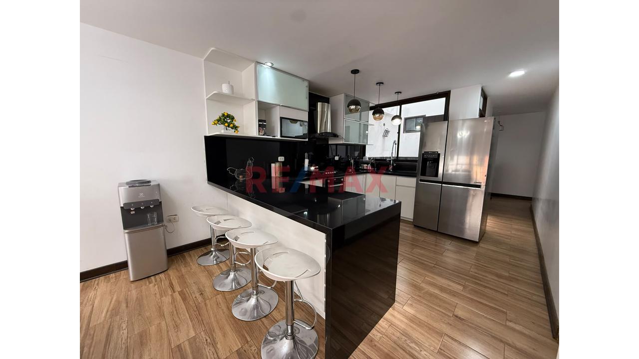 Edificio De 5 Pisos En Venta En Urb Santo Dominguito — foto 4
