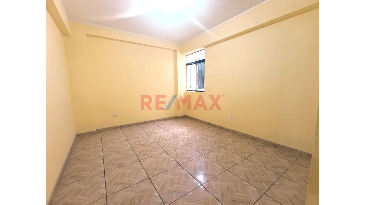 ✨ 🏠 ¡Vive Con Comodidad En Un Departamento Amplio, Iluminado Y Con Excelente Ubicación En Ate! 🌿💛 — foto 6