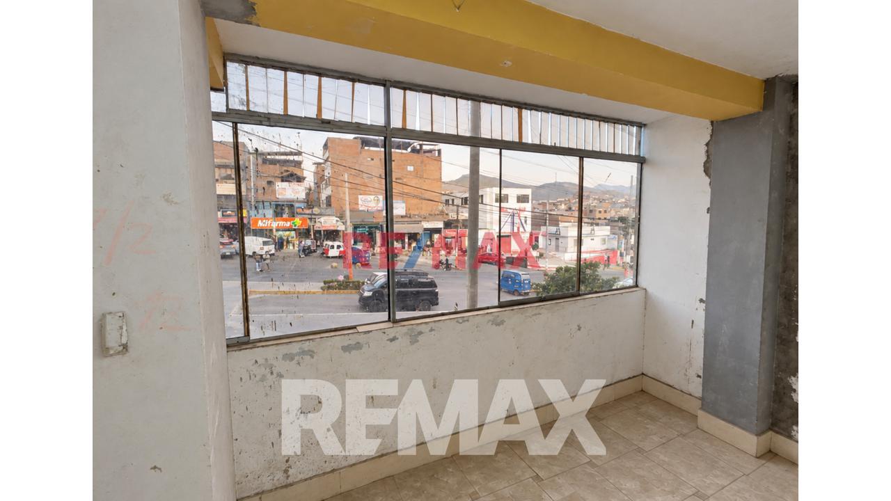 ¡Alquiler De Amplio Local Comercial De 2 Pisos Frente A La Municipalidad De Mi Perú! - 4