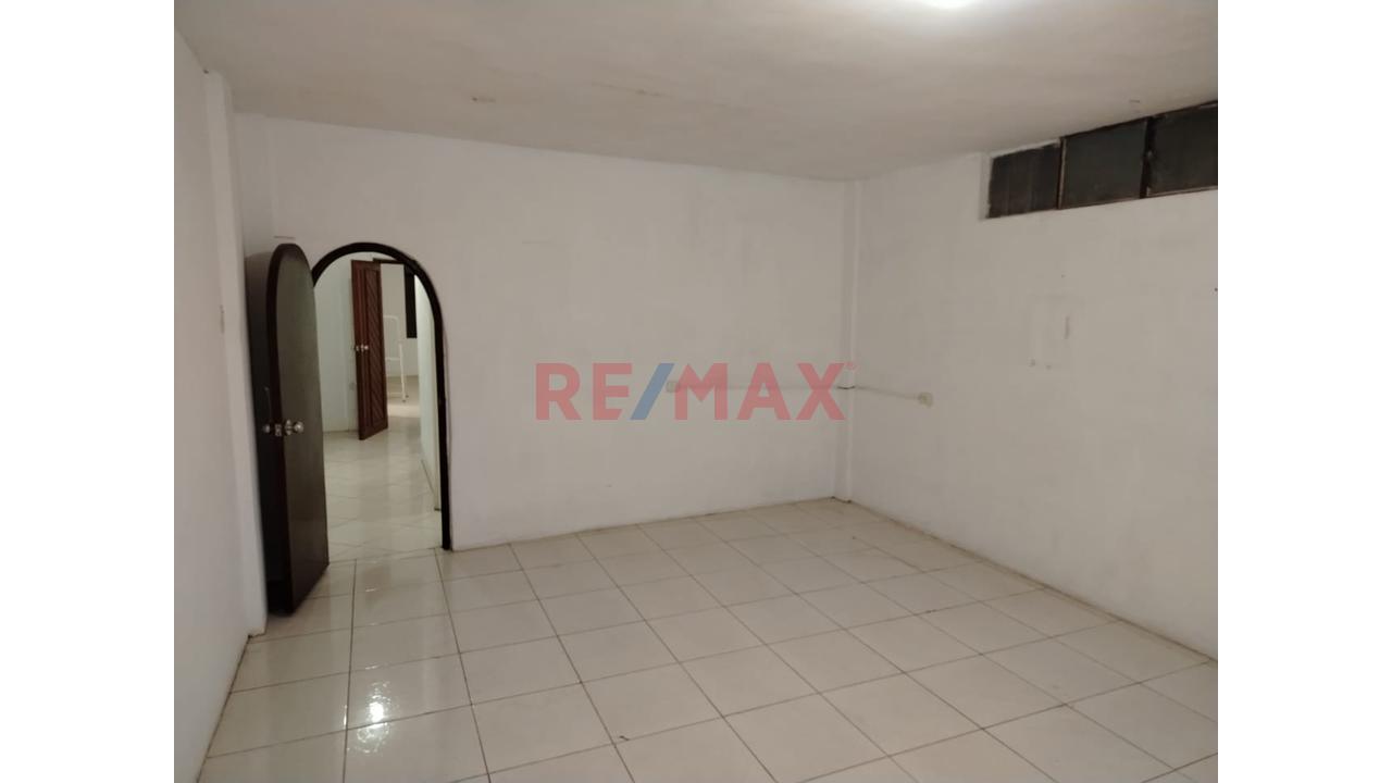 Casa Y Local Comercial En Venta Lambayeque - 11