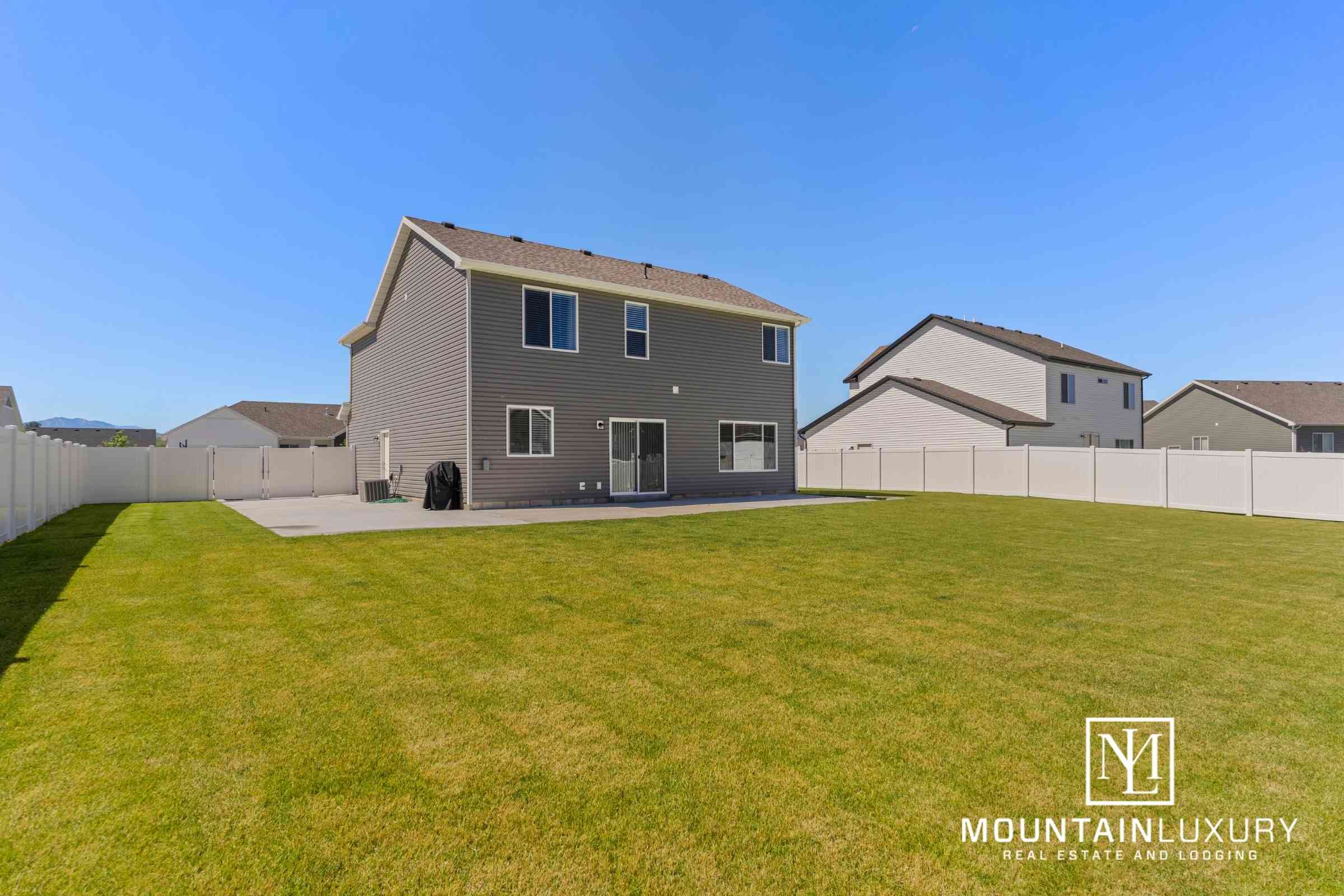 1495 E 480 S, Hyrum photo of backyard and back of home