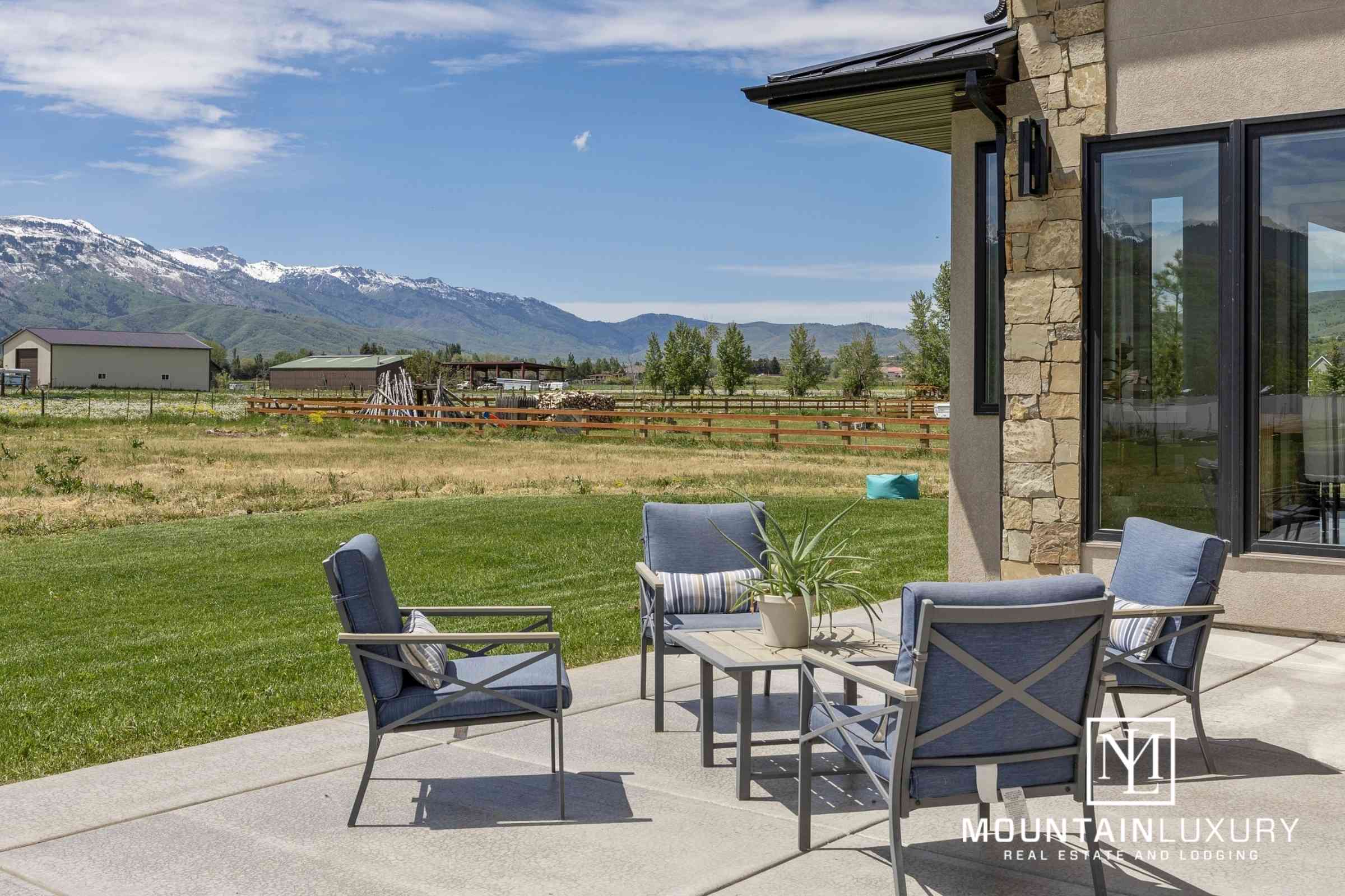 2453 N Sierra Dr, Eden photo of back porch