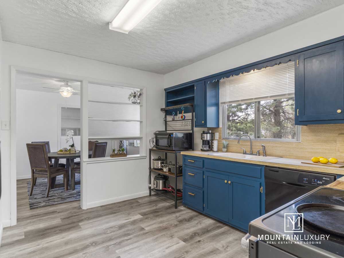 Kitchen of 2537 N 600 E North Ogden