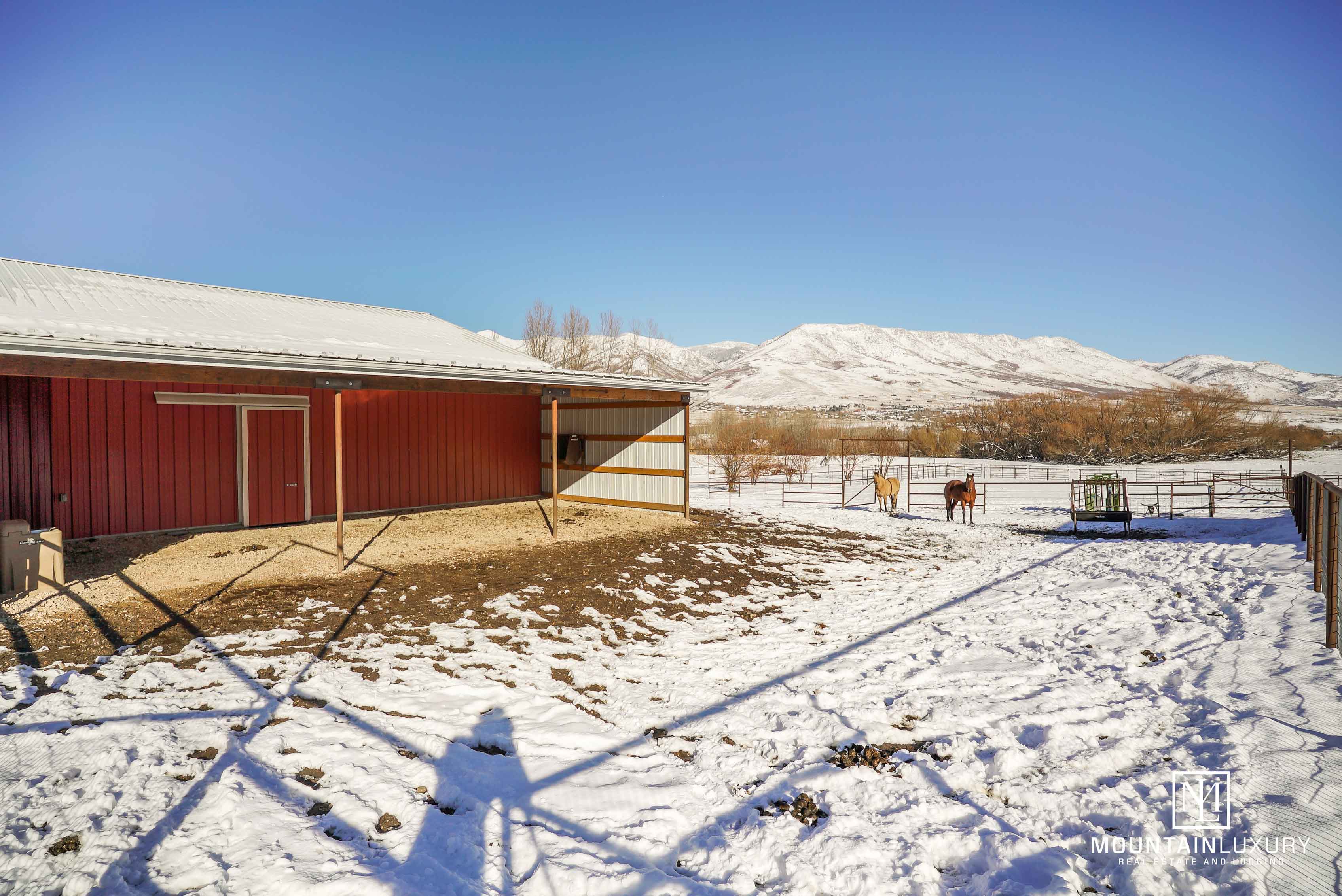 3672-E-3300-N-Eden-UT-84310-barn