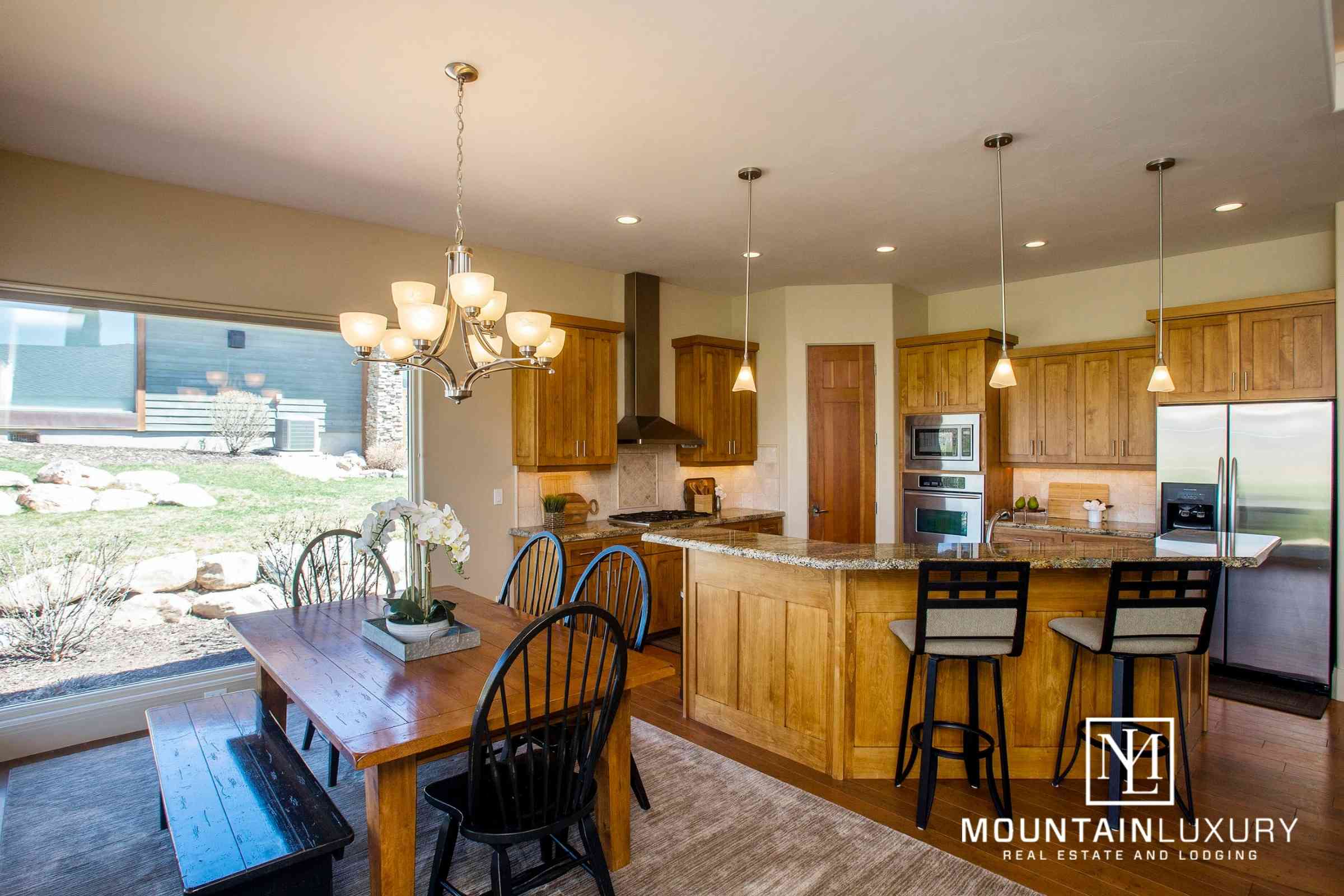 4280 Sunrise Dr, Eden photo of kitchen and dining area