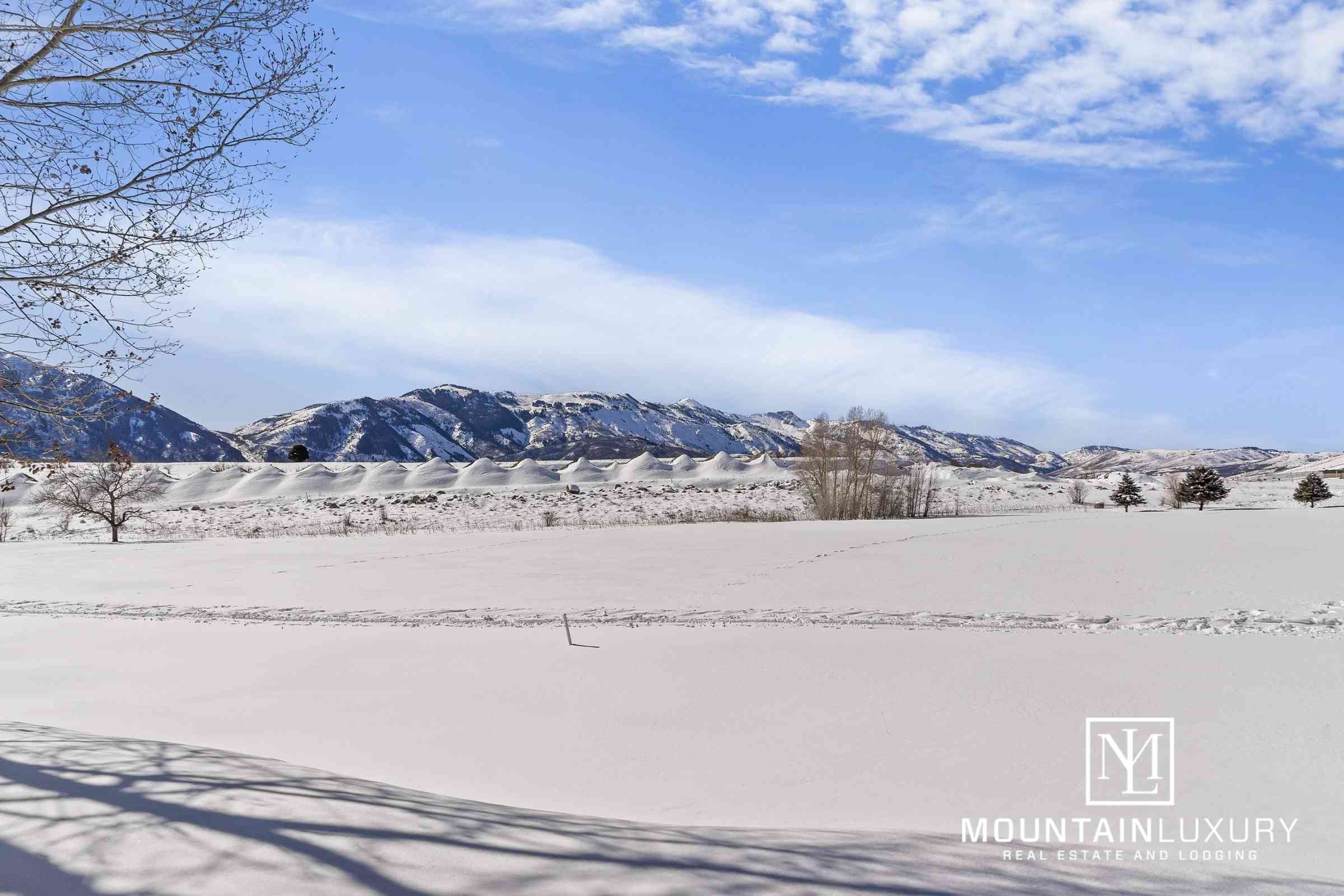 4322 Sunrise Dr Eden photo of backyard view of mountains