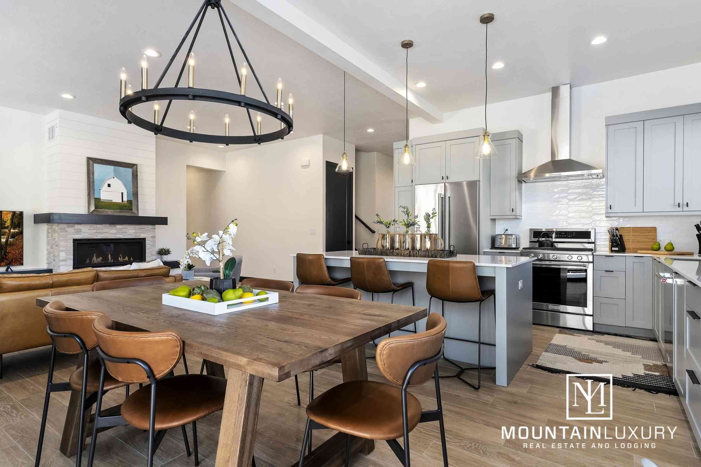 5963 E Big Horn Pkwy, Eden photo of kitchen and dining area