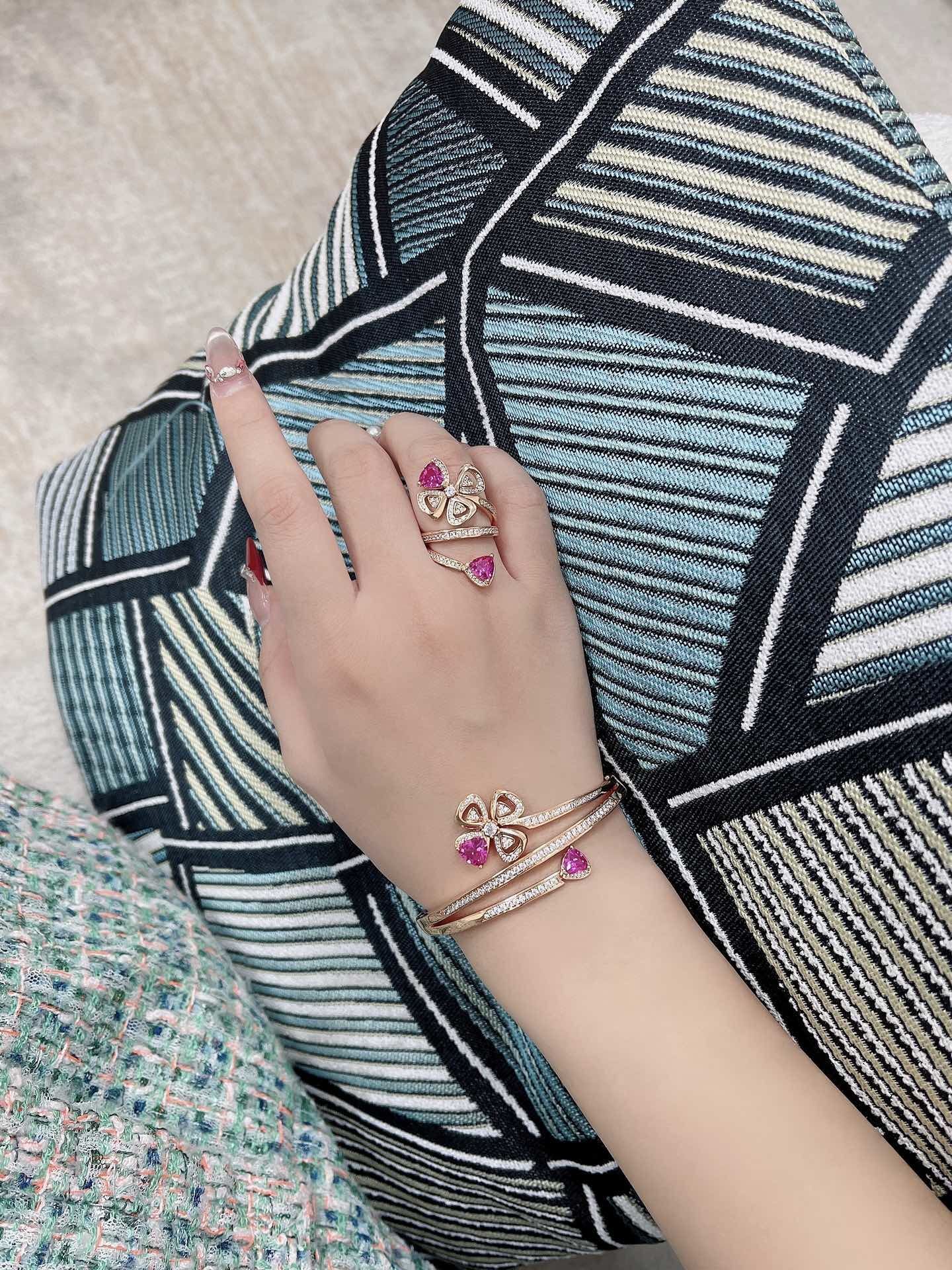 Bvlgari Fiorever Rose Gold Ruby Ring – Elegant Flower Design