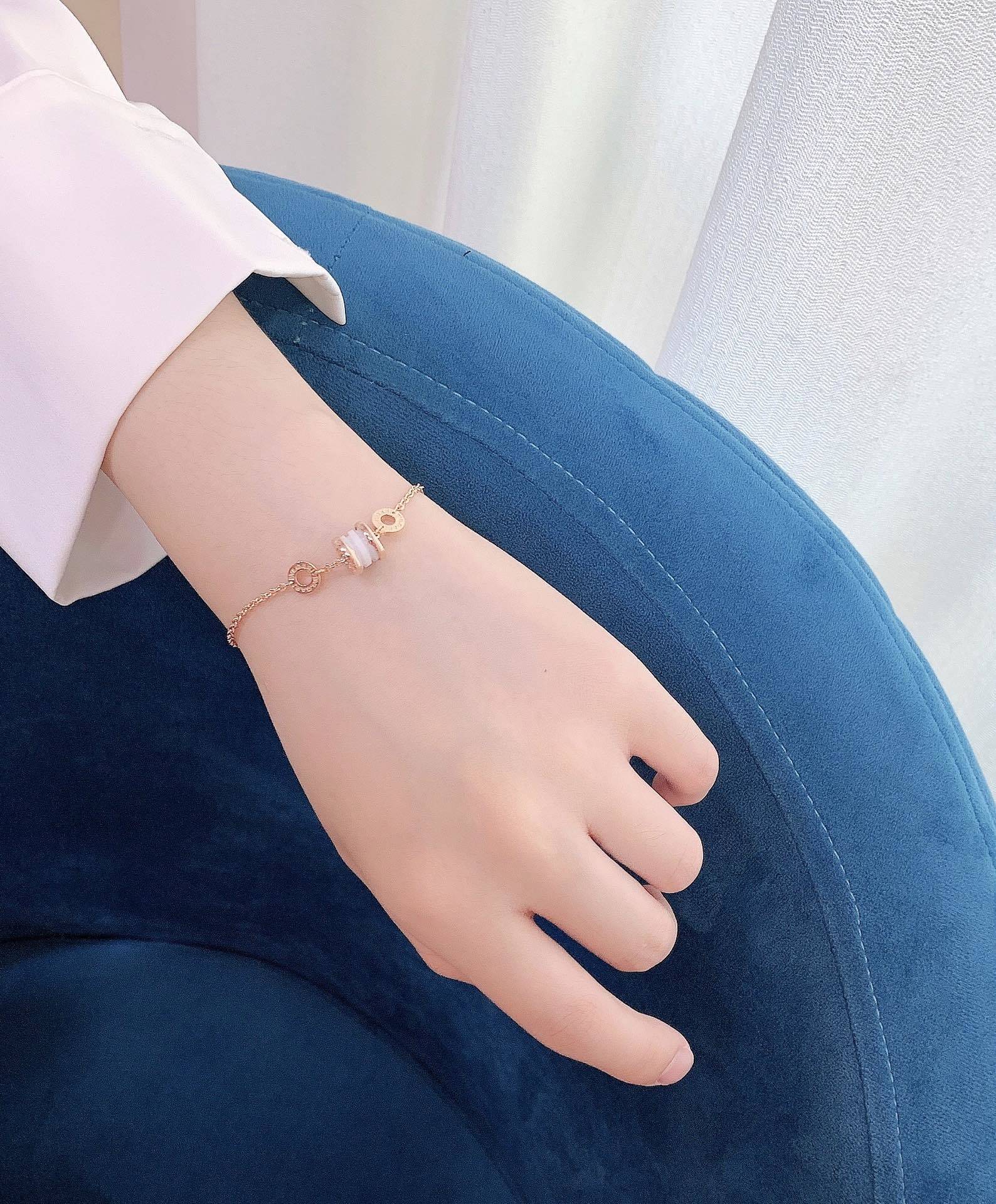 delicate Bvlgari Rose Gold Mother-of-Pearl Bracelet – Bvlgari Rose