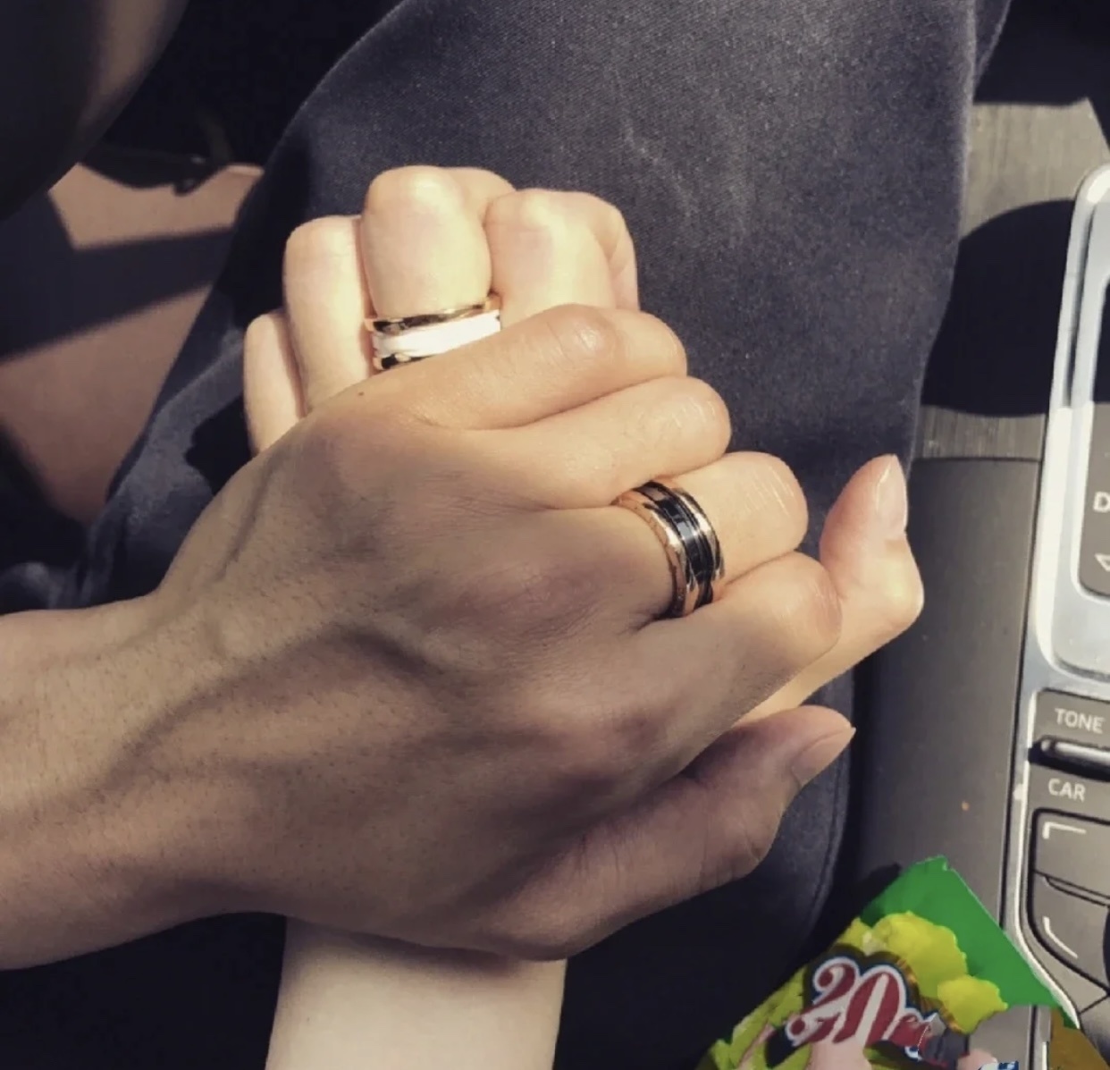 Bvlgari Black Ceramic Ring – Bvlgari B.zero1 Black Ceramic Ring – Gold