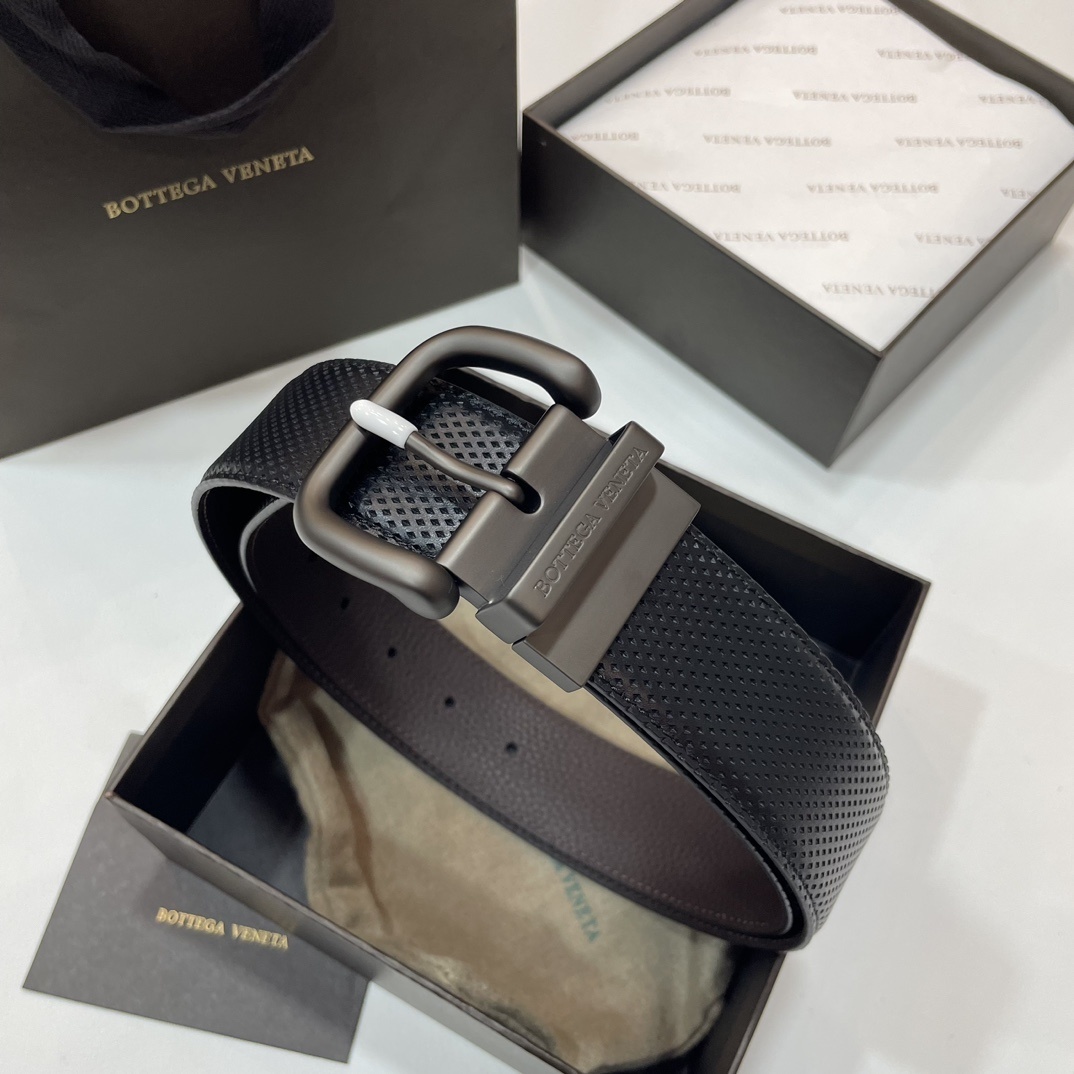 Bottega Veneta Premium Leather Belt - Reversible Design