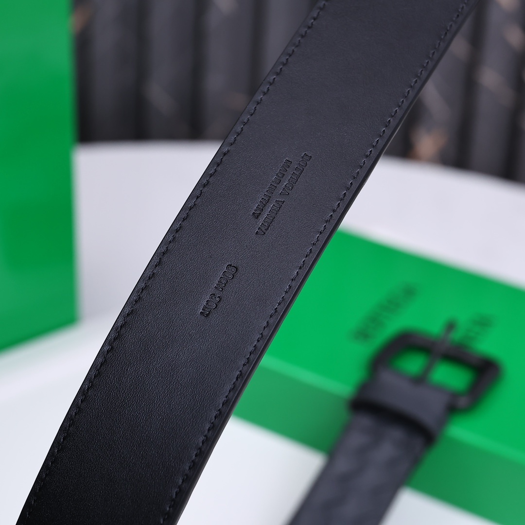 Bottega Veneta Premium Leather Belt - Timeless Elegance