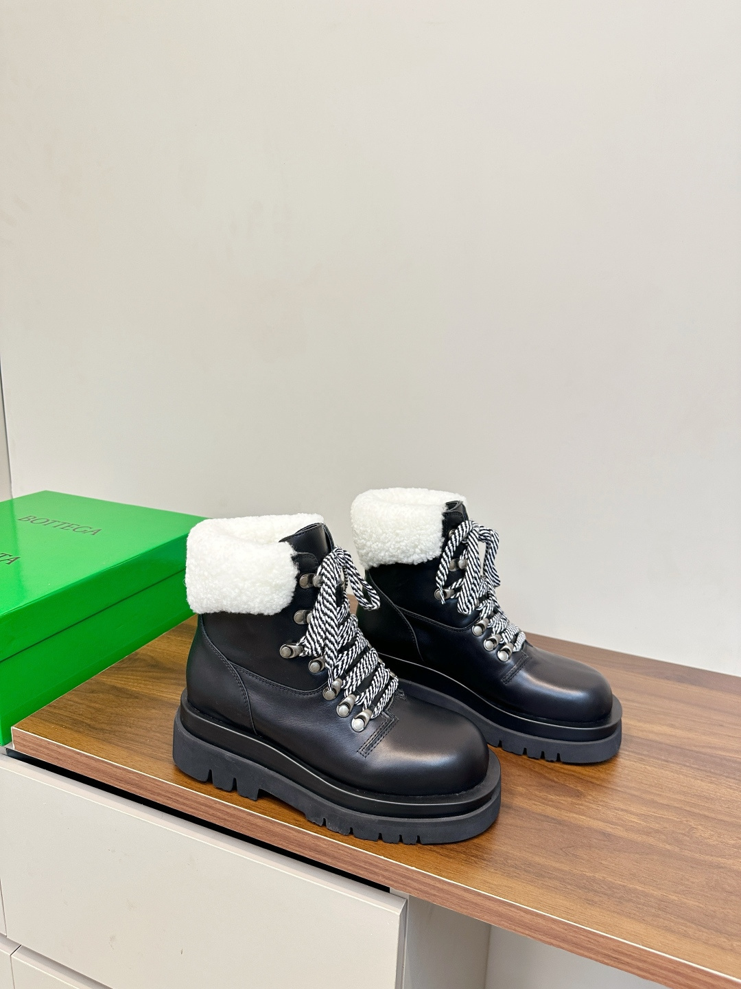 Bottega Veneta Black Leather Shearling Boots 9714 - Bottega Veneta