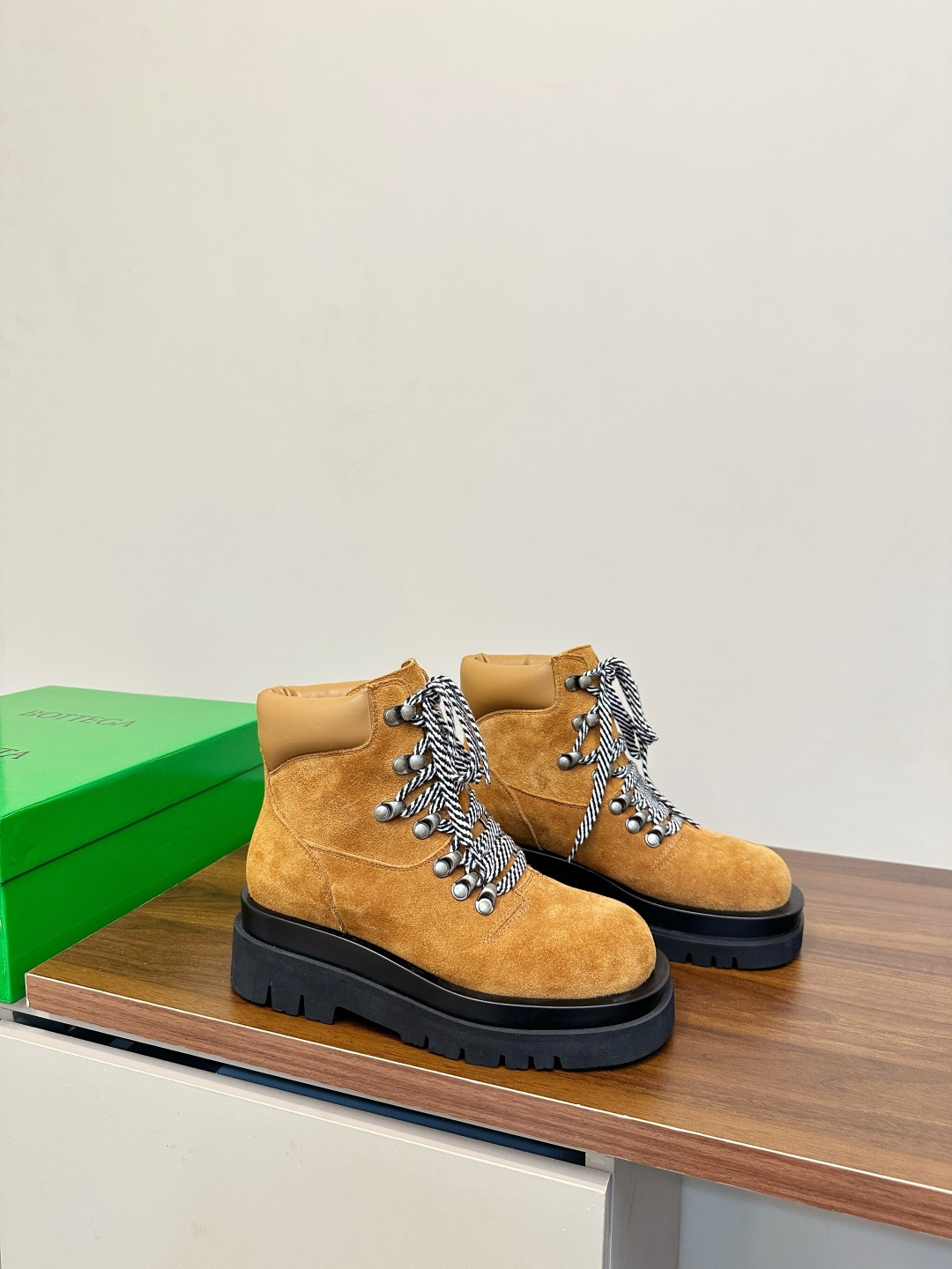 ankle Bottega Veneta Tan Suede Lug Boots - Bottega Veneta Suede Lug